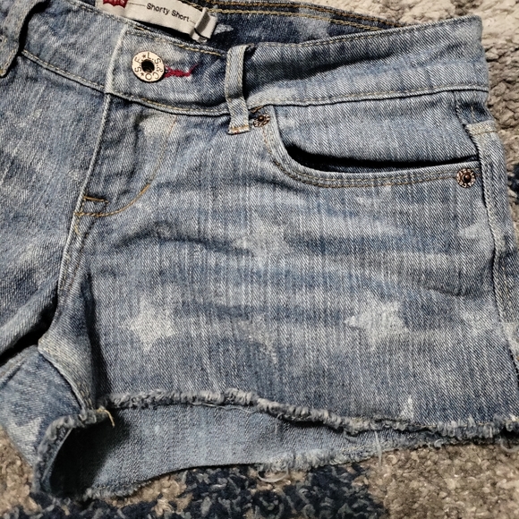 Junior's Levi's denim shorty shorts stars size juniors 1 - Picture 2 of 4